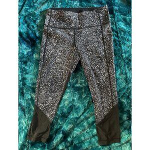 Lululemon Black/White Print Pants - Size 8 - Side Pockets for Phone - Pre-Worn